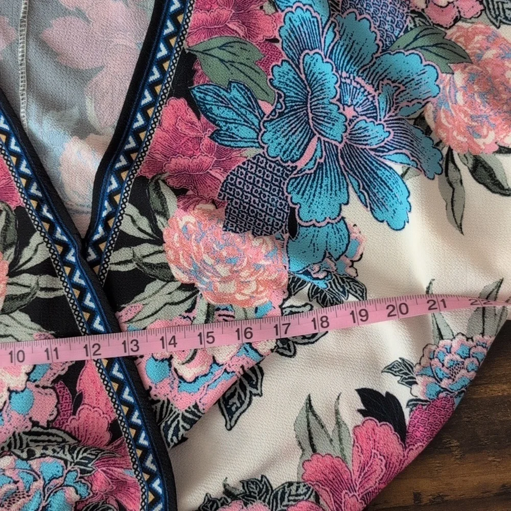 Flying Tomato kimono style blouse, size XS. Floral. - Picture 8 of 10
